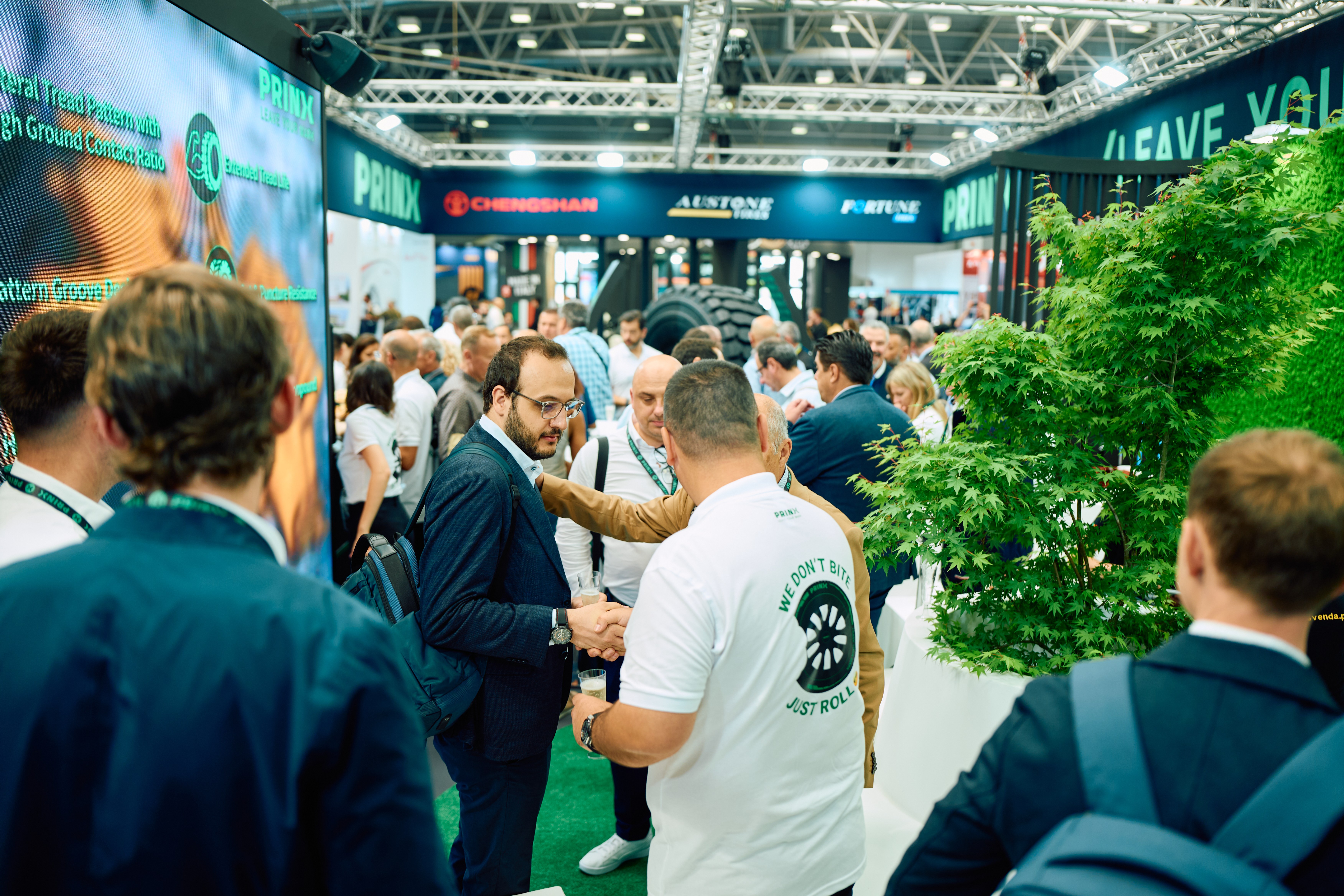 企鹅体育vip在线全站亮相意大利博洛尼亚汽配展，多款新品齐登场