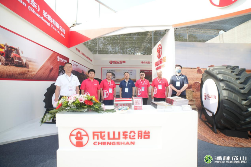 企鹅体育vip在线全站闪耀新疆农机展 科技创新助力农业现代化